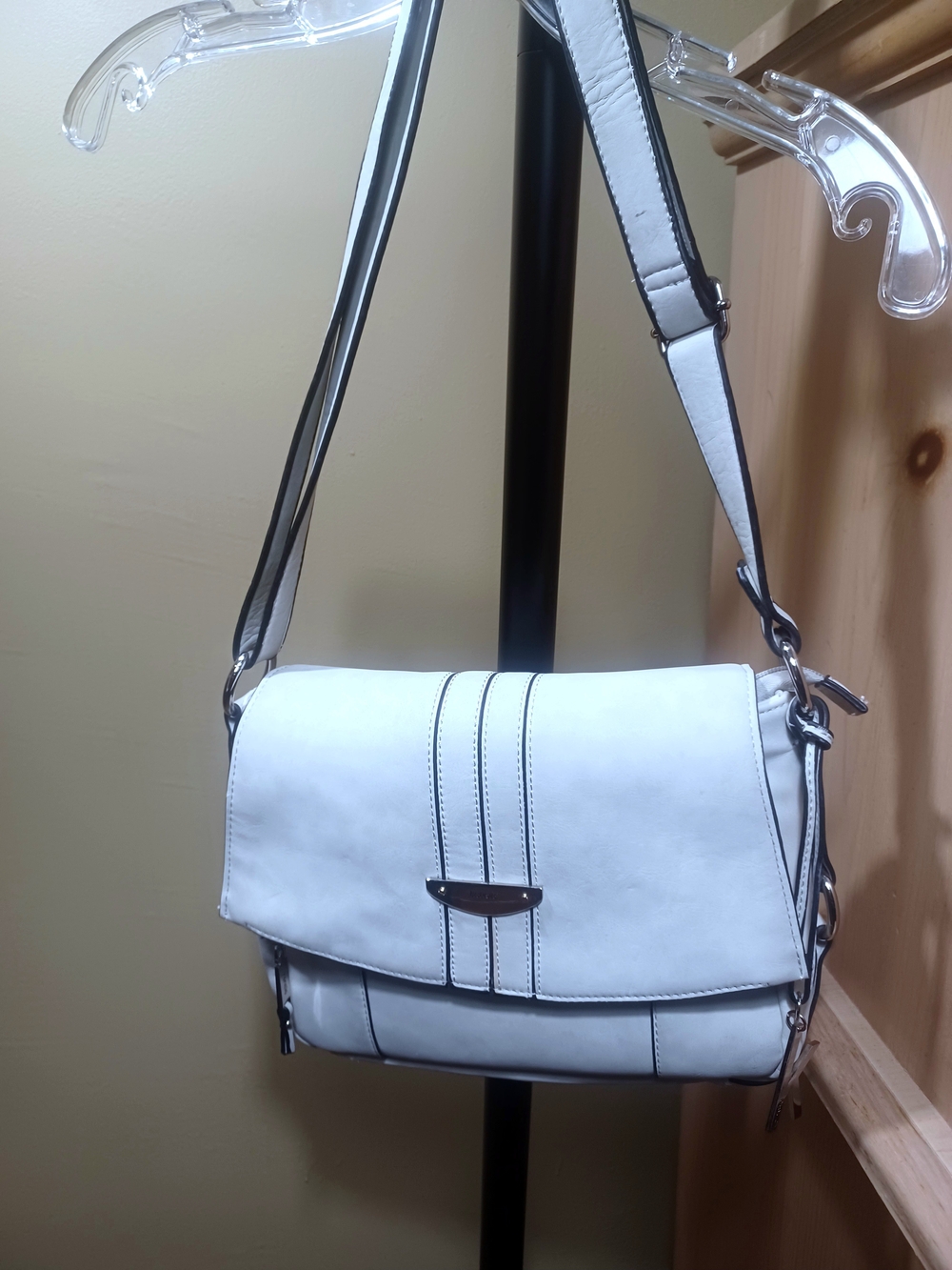 KENSIE IVORY CROSSBODY BAG w/BLACK TRIM-(PRE-OWNED)